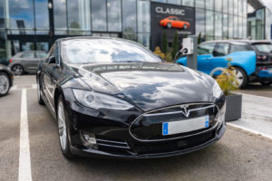 Installation-bornes-de-chargement-tesla-300x200